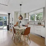 Сasa de vacaciones Beautiful In Aakirkeby With Wifi Vester Somarken