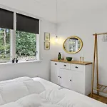 Сasa de vacaciones Beautiful In Aakirkeby With Wifi Vester Somarken