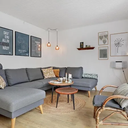 Casa de Férias Beautiful In Aakirkeby With Wifi Vester Somarken